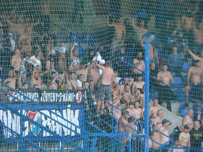 Fotbalisté Baníku Ostrava v neděli hráli v Liberci. 2. poločas. Fanoušci Baníku.