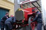 Historické hasičské auto Tatra se na čas stěhuje z kopřivnického muzea do Hasičského muzea v Ostravě