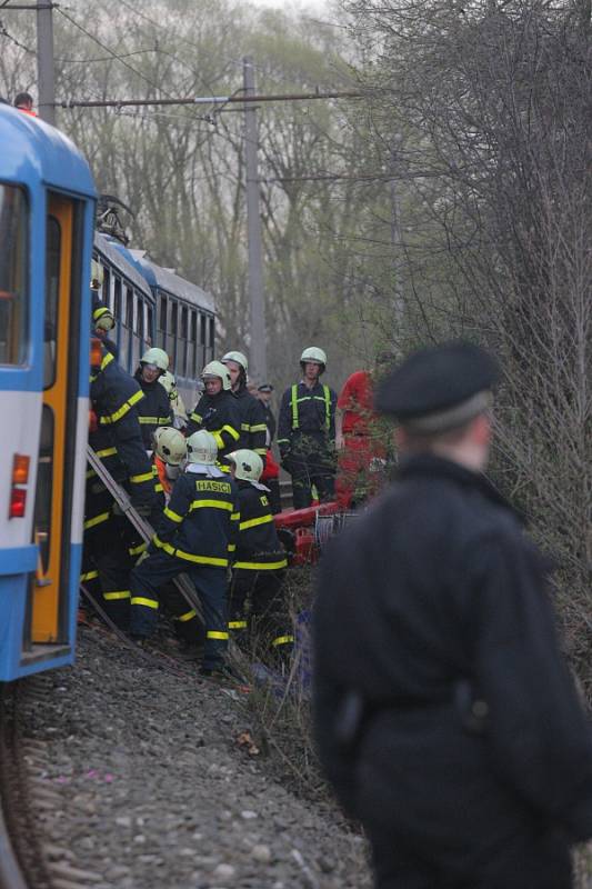 Srážka tramvají na jednokolejné trati mezi Porubou a Vřesinou.