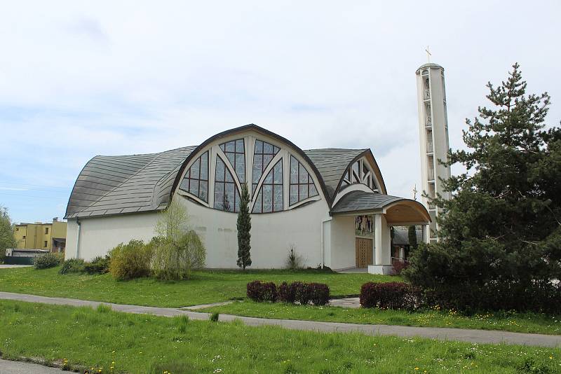 Kostel v Pustkovci.