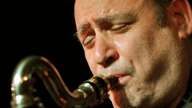 Izraelský jazzový saxofonista Gilad Atzmon. Ilustrační foto