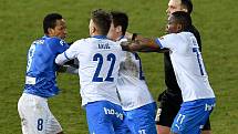 Utkání 9. kola první fotbalové ligy: Baník Ostrava - Slovan Liberec, 27. ledna 2021 v Ostravě. (zleva) Jhon Edison Mosquera Rebolledo z Liberce a Filip Kaloč z Ostravy.