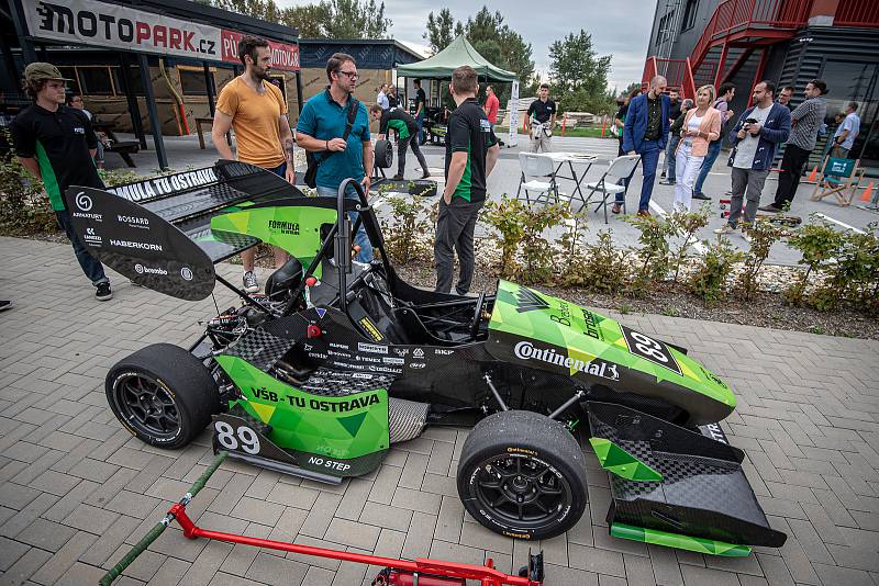 Studentský tým Formula TU Ostrava pořádal den s Formulí 2021 a představil nový monopost Vector 06 v MOTOPARKU Ostrava, 16. října 2021 v Ostravě.