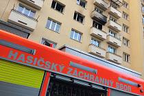 Zásah hasičů u požáru bytu v Ostravě-Porubě. 