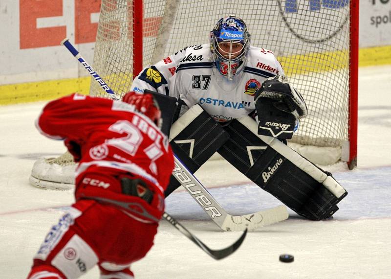 18. kolo extraligy: HC Vítkovice Steel - HC Oceláři Třinec 7:0