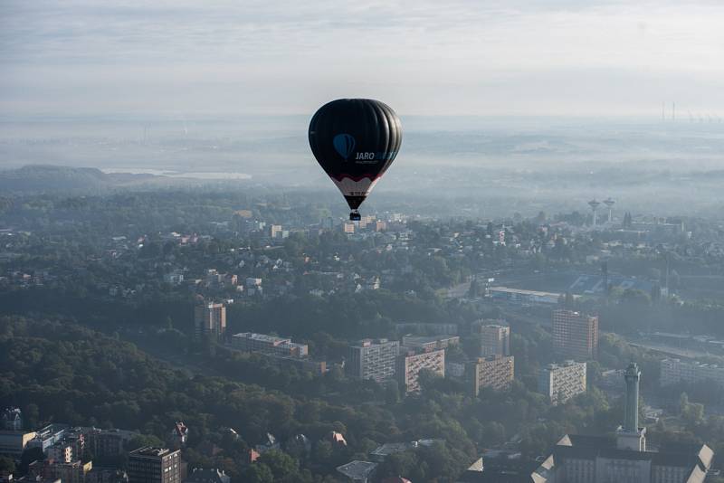 O víkendu panovalo příznivé počasí. Nad Ostravu vzlétlo hned několik balónů. 