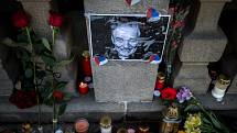 Pietní místo k úmrtí Karla Gotta na Masarykově náměstí v Ostravě.