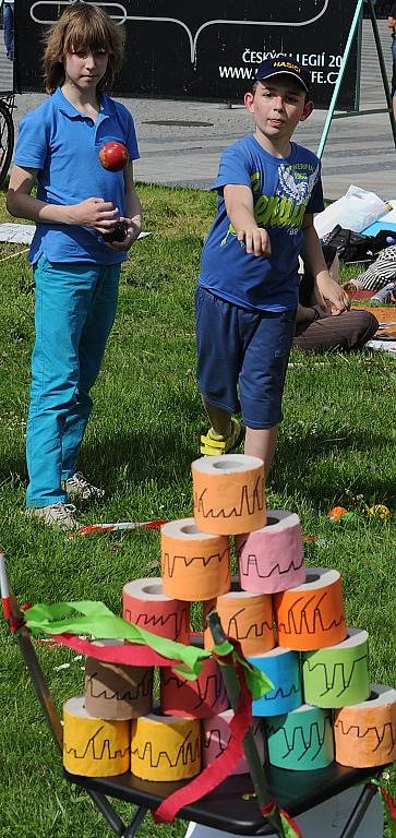 „Staňte se krotiteli vzduchu,“ vybízelo sdružení Čisté nebe. 