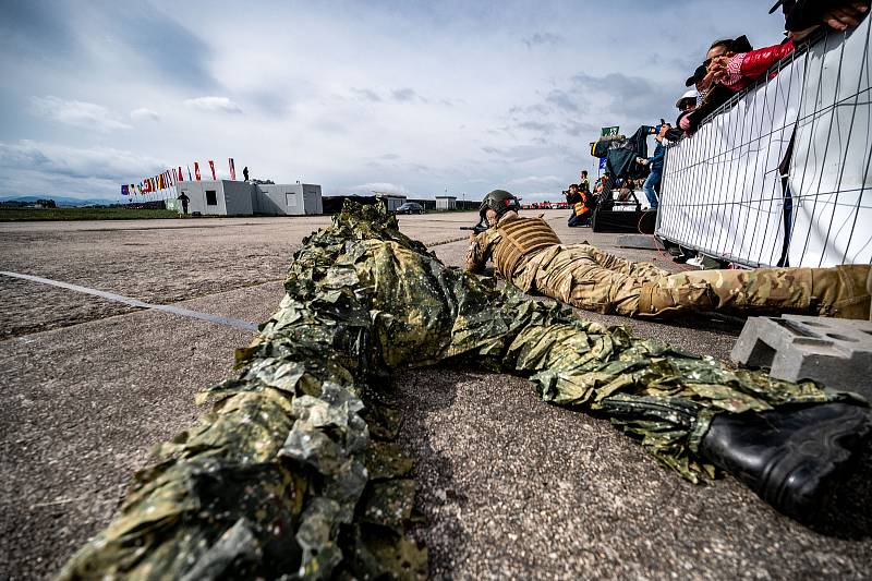 Osvobození rukojmích z rukou teroristů na Dnech NATO. Zásahová jednotka Policie ČR, protiteroristická jednotka SPKP, Quick Reaction Force Team z Jordánska. 17. září 2022 v Mošnově.