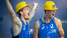 FIVB Světové série v plážovém volejbalu J&T Banka Ostrava Beach Open, 2. června 2019 v Ostravě. Finále muži, (1) Ondrej Perusic a (2) David Schweiner.