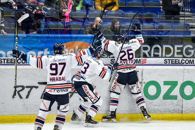 Utkání předkola play off hokejové extraligy - 2. zápas: HC Vítkovice Ridera - HC Sparta Praha, 12. března 2019 v Ostravě. Na snímku zleva Josef Hrabal, Ondřej Roman, David Květoň.