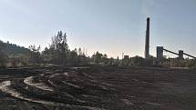 Posudek z letošního podzimu obsahuje tento snímek místa pro zamýšlenou polní skládku uhlí ve východní části fabriky.