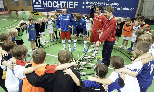 Se čtveřicí reprezentantů se v hale na Dubině stylově tréninkem rozloučili elévové 1. SC WOOW Vítkovice.