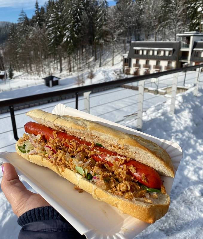 Velké Karlovice lákají na sáňkování, snowtubing i běžky.