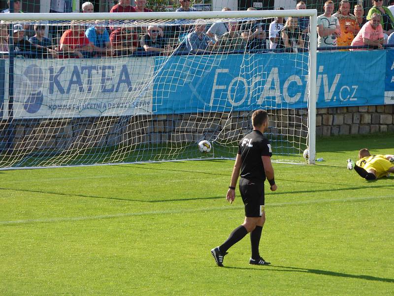 Fotbalisté Baníku Ostrava (v modrém) v přípravném utkání proti brněnské Líšni.