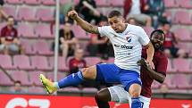 Adam Jánoš z Ostravy a Guelor Kaku Kanga - FORTUNA:LIGA - Skupina o titul - 2. kolo, AC Sparta Praha - FC Baník Ostrava, 23. června 2020 v Praze.