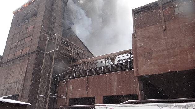 Požár v třídírně rud pro aglomeraci v kunčické huti ArcelorMittal.