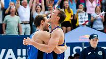 FIVB Světové série v plážovém volejbalu J&T Banka Ostrava Beach Open, 1. června 2019 v Ostravě. Čtvrtfinále ČR - Brazílie. Na snímku (zleva) Ondrej Perusic (CZE), David Schweiner (CZE).