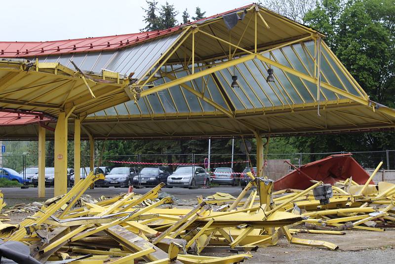 Demolice staré tržnice na Černé louce, 16.  května v Ostravě.