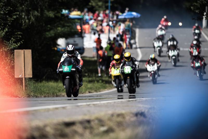 Motocyklové závody na ostravském přírodním okruhu Františka Bartoše. 