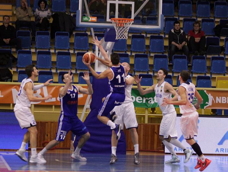 Ostravští basketbalisté prohráli v Prostějově 63:71.