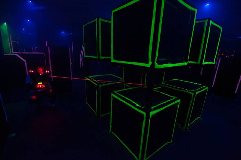 Neviditelný nebo nesmrtelný? Při hře laser game jde všechno.