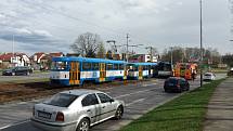 Srážka tramvaje s autobusem v Ostravě na snímcích uživatelů Facebooku