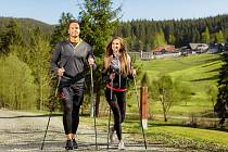 Nordic walking v romantické valašské krajině láká čím dál více Čechů.