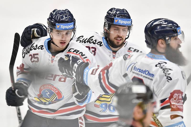 Utkání 32. kola hokejové extraligy: HC Vítkovice Ridera - PSG Berani Zlín, 4. ledna 2019 v Ostravě. Na snímku (zleva) Patrik Zdráhal, Ondřej Roman a Jan Výtisk.