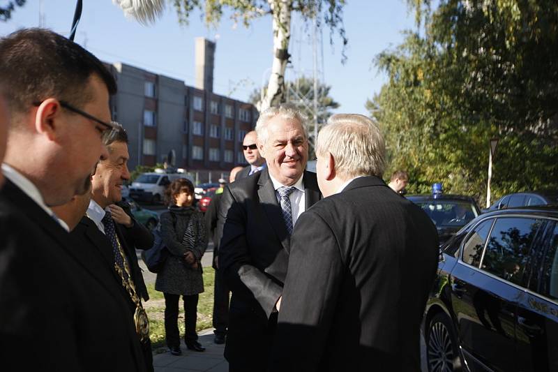 Prezident Miloš Zeman v rámci své návštěvy kraje se sešel i se studenty Vysoké školy podnikání v Ostravě.  