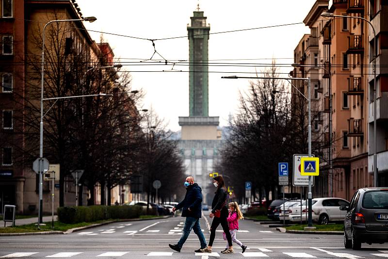 OSTRAVA: V centru města se zastavil čas. Roušky měli všichni