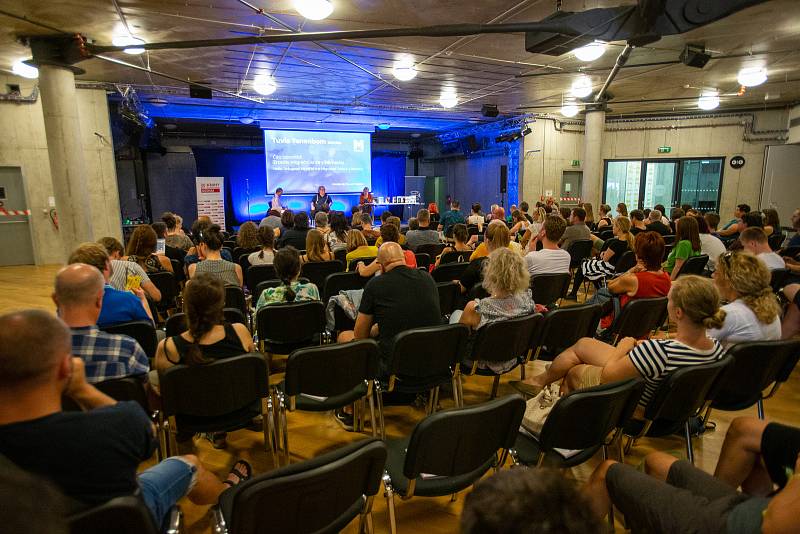 Hudební festival Colours of Ostrava 2019 v Dolní oblasti Vítkovice, 19. července 2019 v Ostravě. Na snímku novinář Tuvia Tenenbom.