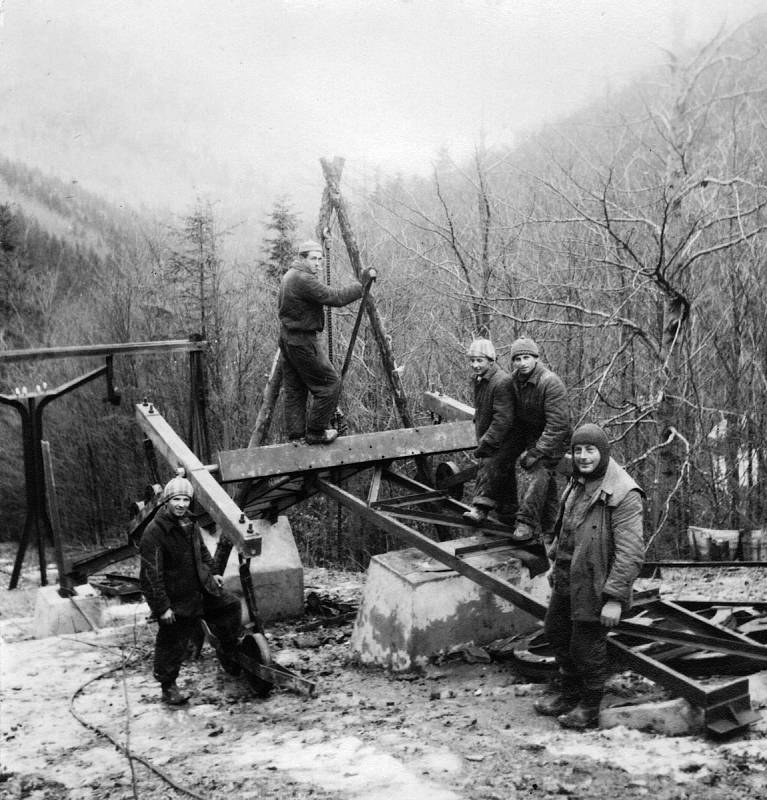 Rekonstrukce lanovky z Trojanovic na Pustevny v roce 1957.