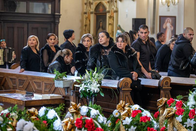 Ostrava pohřbila romskou legendu. Pohřeb Josefa Facuny 21. října v kostele Neposkvrněného početí Panny Marie v Přívoze.