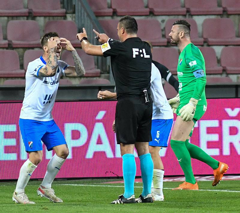 Fotbalisté Baníku Ostrava hráli na Letné proti Spartě (31. kolo FORTUNA LIGY, 9. května 2021).