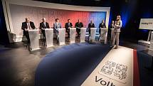 Snímek z televizní debaty politických lídrů Moravskoslezského kraje.