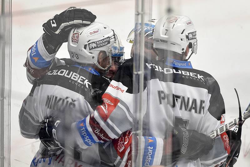 Utkání 8. kola hokejové extraligy: HC Vítkovice Ridera - HC Energie Karlovy Vary, 9. října 2020 v Ostravě. Radost Tomáš Mikúš z Karlových Varů.