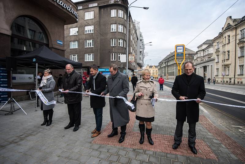 Nádražní ulice v centru města Ostravy je po dvouleté rozsáhlé rekonstrukci opět otevřena.