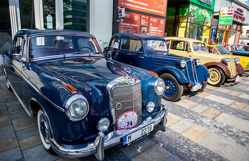 Setkání automobilových veteránů na Masarykově náměstí 25.května 2019 v Ostravě.