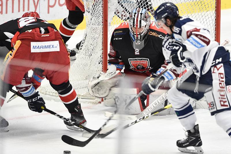 Utkání 13. kola hokejové extraligy: HC Vítkovice Ridera - Mountfield Hradec Králové, 25. října 2019 v Ostravě. Na snímku (střed) brankář Hradce Králové Marek Mazanec a Tomáš Guman.