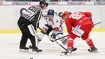 Utkání 34. kola hokejové extraligy: HC Vítkovice Ridera - HC Oceláři Třinec, 12. ledna 2019 v Ostravě. Na snímku (zleva) Ondřej Roman, Martin Adamský.