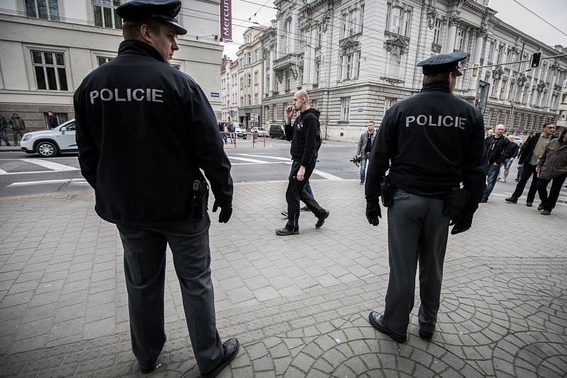 Ostravští policisté měli v sobotu pohotovost. Důvodem byly tři demonstrace a shromáždění, které se ve stejný čas konaly v centru Ostravy.