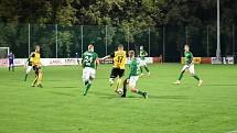 Fotbalisté Petřkovic (ve žluto-černém) při výhře 2:1 v Hlučíně (3. 10. 2020).