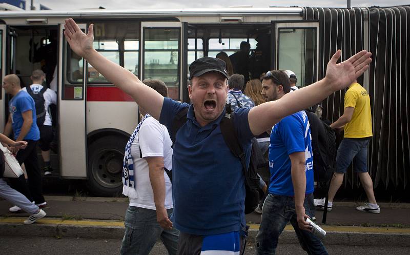 Fanoušci Baníku Ostrava dotlačili své miláčky 15. srpna 2014 k výhře na Spartě. Cesta byla jako vždy... Divoká.