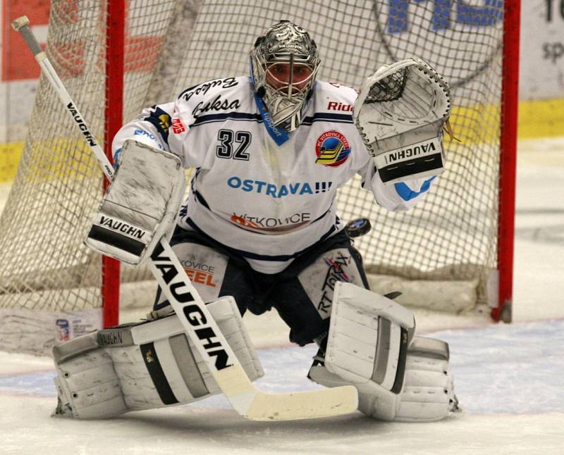 44. kolo hokejové extraligy: HC Vítkovice Steel – HC Oceláři Třinec 2:1 v prodl.