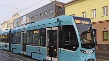  Ulice Ostravy brázdí "kníraté" tramvaje.