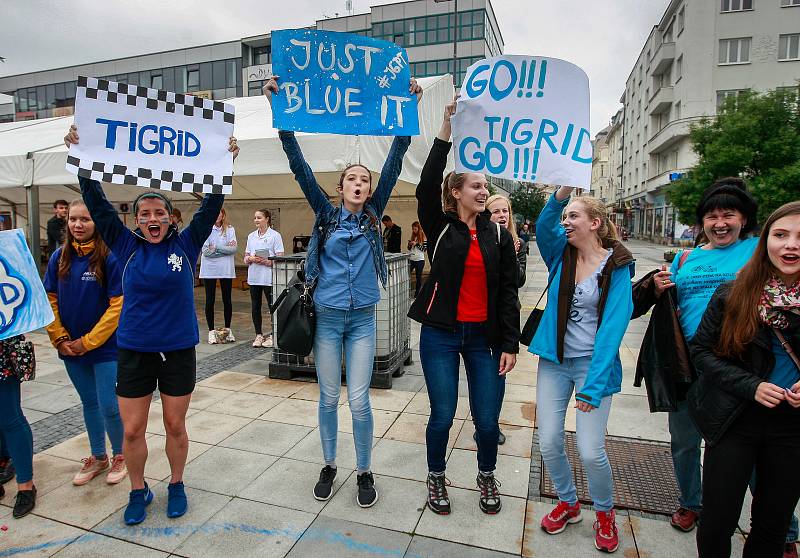 Hapening Ostravské univerzity na Masarykově náměstí v centru Ostravy.