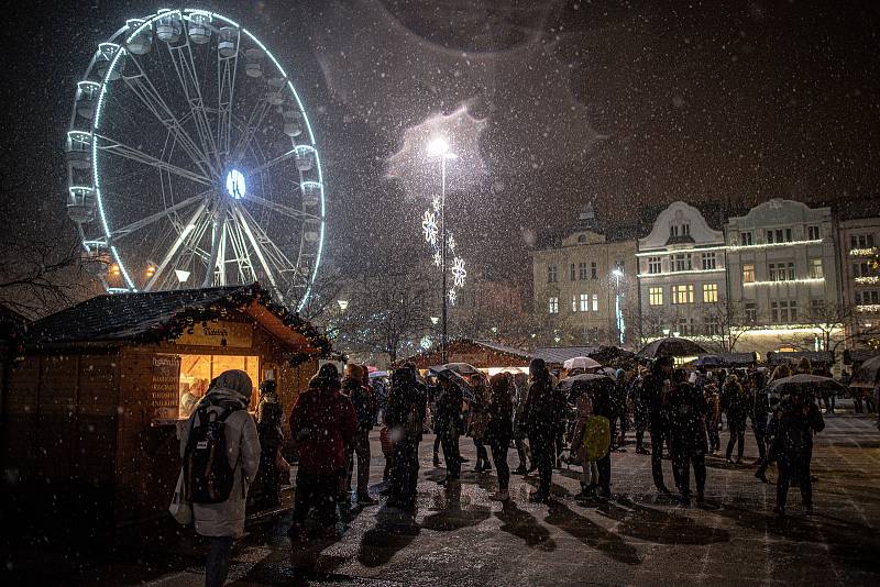 Rozsvícení vánočního stromu na Masarykově náměstí, 26. listopadu 2021 v Ostravě