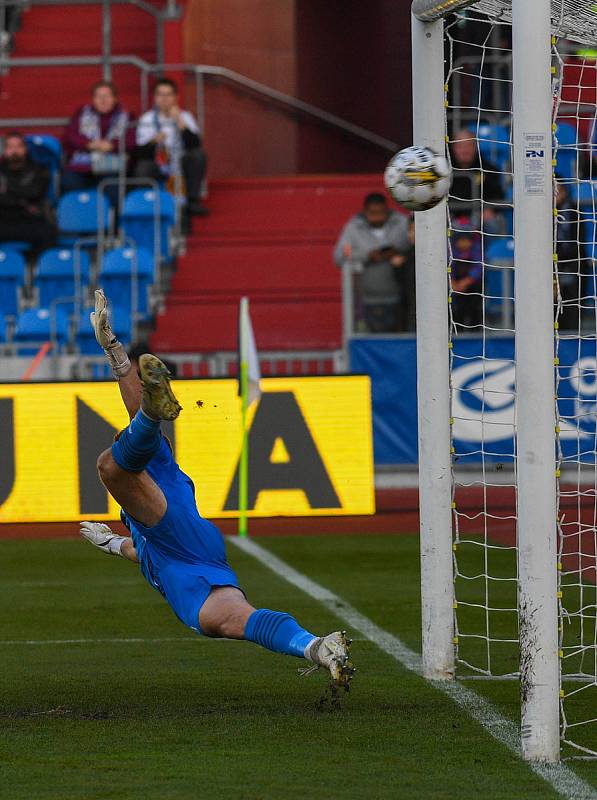 Utkání 16. kola FORTUNA:LIGY Baník Ostrava (v bílém) proti Bohemians Praha