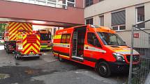 Zatopení budovy A v areálu Městské nemocnice Ostrava, zásah hasičů, 6. července 2022.